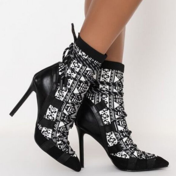 AZALEA WANG  FALLEN OLYMPUS HAS  STILETTO BOOTIE IN BLACK / WHITE - Picture 1 of 7